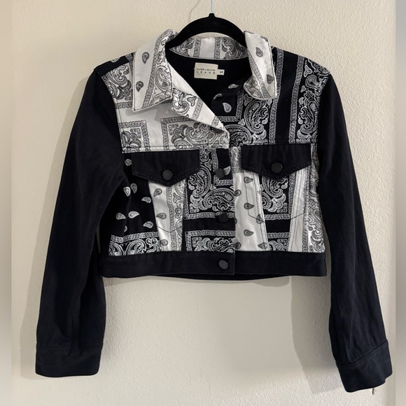 Alice + Olivia Paisley printed Cropped Denim Jacket - Picture 3 of 9